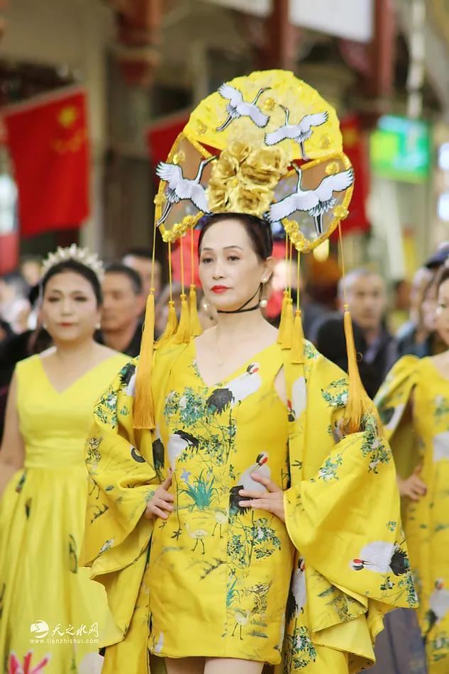 【图看黄金大道】金色长廊映秦州，天水“黄金大道”引客来！