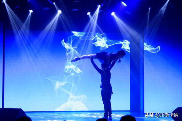 幻紫圣诞 · 奇境飞驰