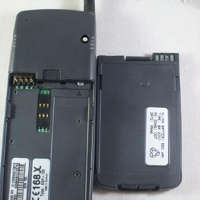 通信历史连载801-第一部GSM手机-三星SGH-100和三洋DMP951-1995年