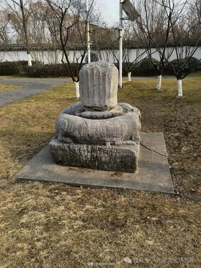 南京南朝石刻，包括镇墓神兽、神道石柱、神道碑等几种