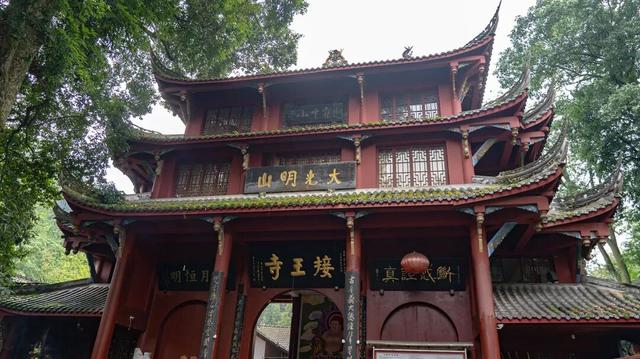 发现·公园城市 | 山风拂古寺，红豆映禅心