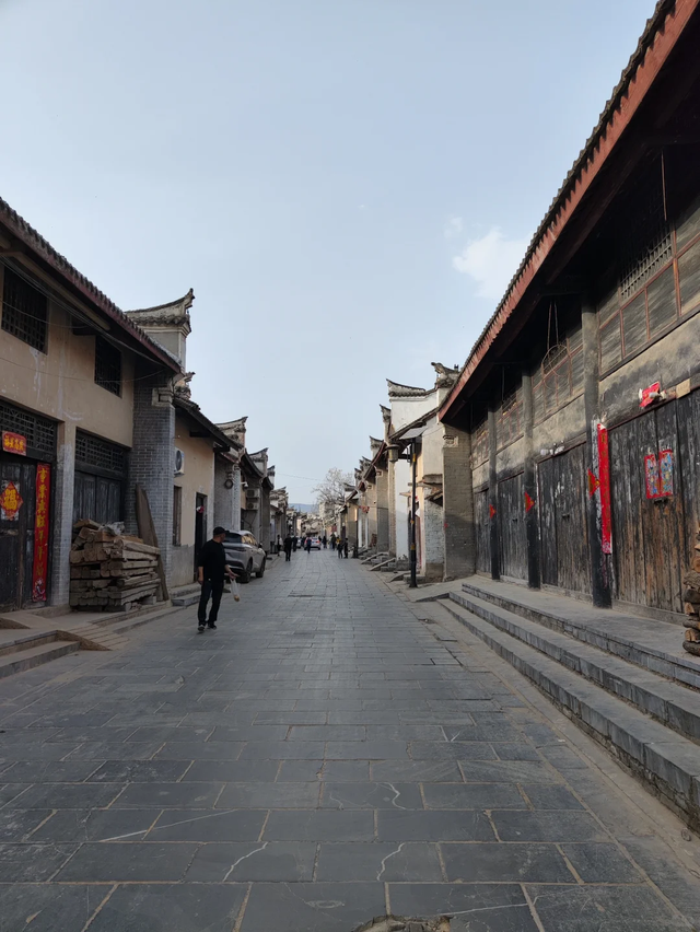 河南与陕西湖北交界处有个镇，被称为“小上海”，古建不输山西