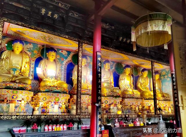 报国寺，从尘世走向净土的起点