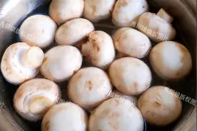 这3样素菜一起炒，营养翻倍，胜过大鱼大肉！入夏后见一次买一次图片