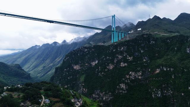 地球裂缝上的奇迹：花江峡谷大桥，横竖都是第一的工程传奇