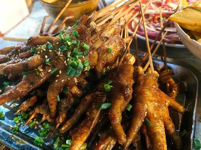 比西昌人少，比昆明更近！高铁直达20℃小众春城，赏花摘果泡温泉！3元草莓吃到撑~