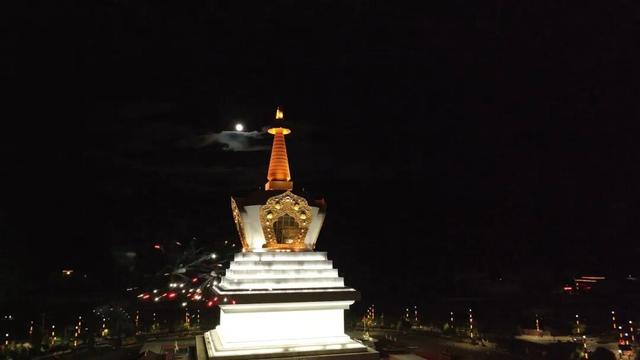 月圆，云南