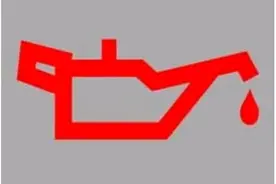 汽车仪表上的这个红色灯亮起，一定要及时停车，不然损失严重。图片