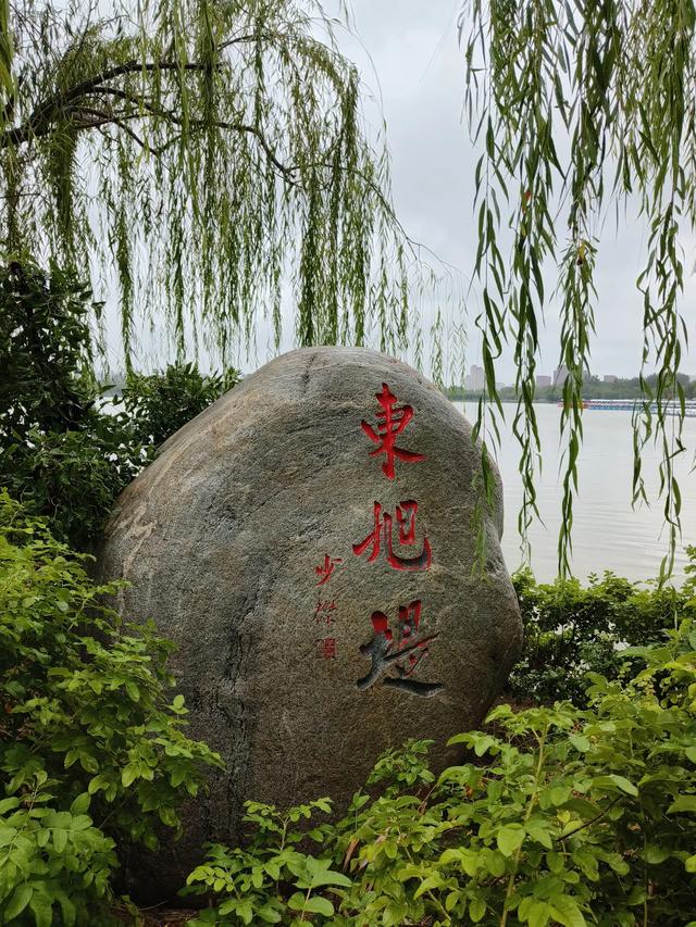天津小雨中的《水上公园》