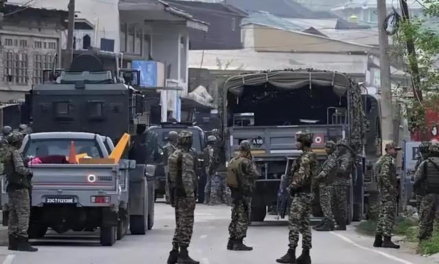 王毅一锤定音，泰国开出停火条件，洪森倒向美国，最大输家已定