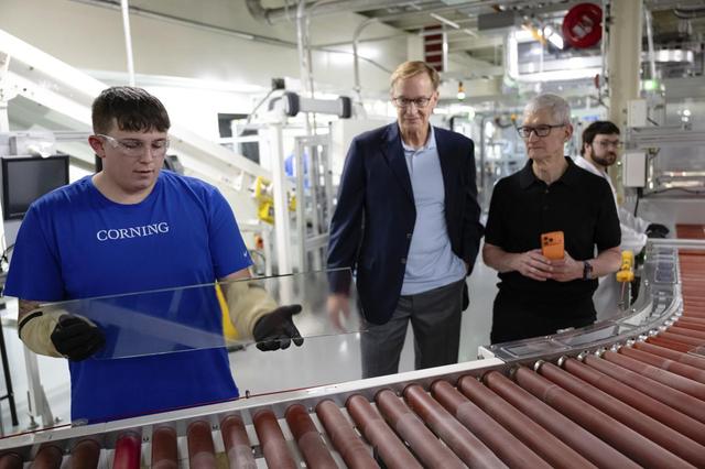 库克如何带领苹果公司避免今年的灾难？突破4万亿美元市值！