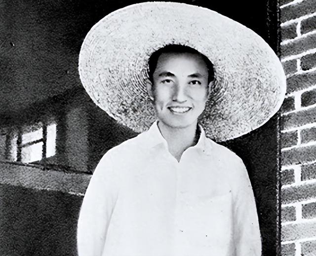 15岁入党，18岁和主席结婚，如今仍健在，却几乎不露面