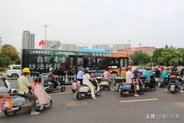 国庆期间，就在无锡长江路上扫个街，曾经的热闹不再