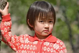 侄女:那个门太奇怪了，进去一个人，出来另外一个人。图片