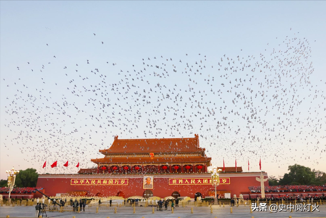 为何天安门不悬挂毛主席的照片，反倒要挂主席的画像？