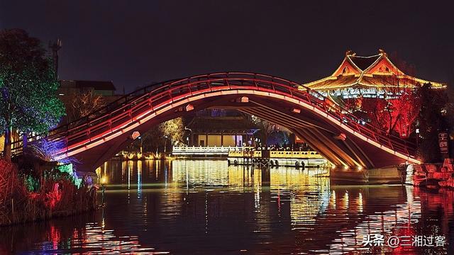 被《水浒传》抹黑的北宋权臣：高俅不只会踢球，童贯才是灭国推手
