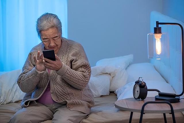 医生建议：75岁以上的老人，宁愿天天睡觉，也不要随便做这5件事