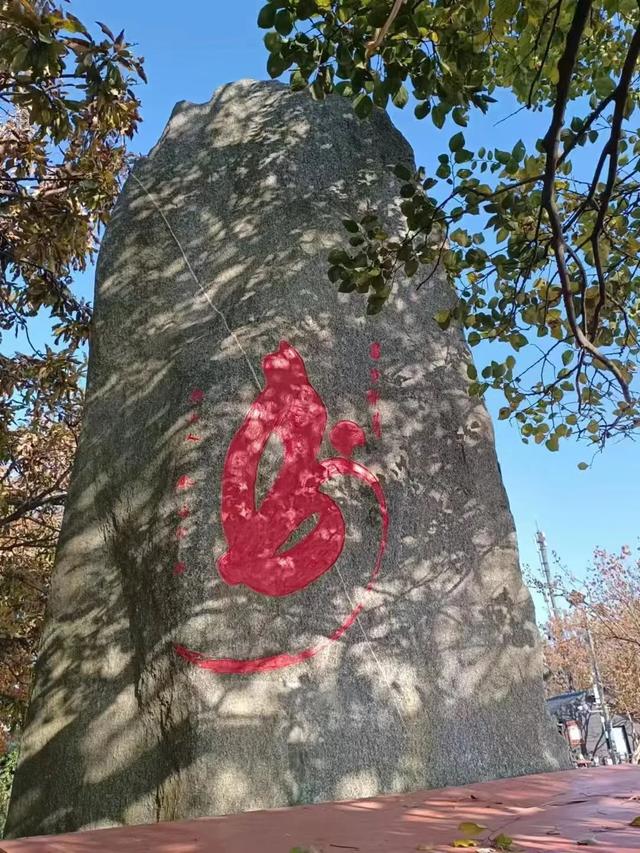 玉女峰上的猴寿印记：一座山的百年祈愿