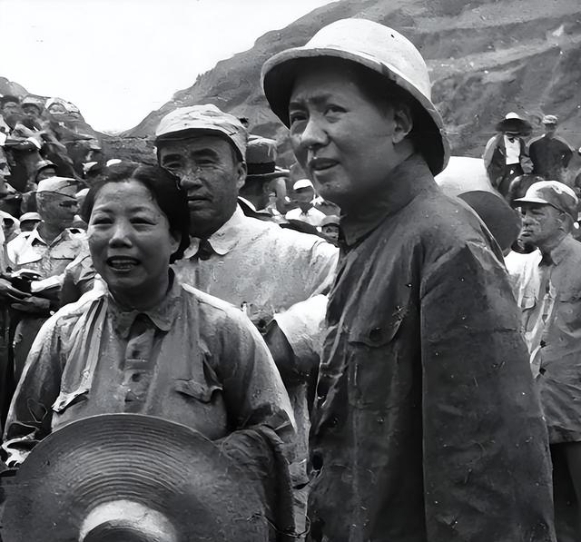 蒋介石在日记里坦言过：重庆谈判放走毛泽东，全是因为这两点！