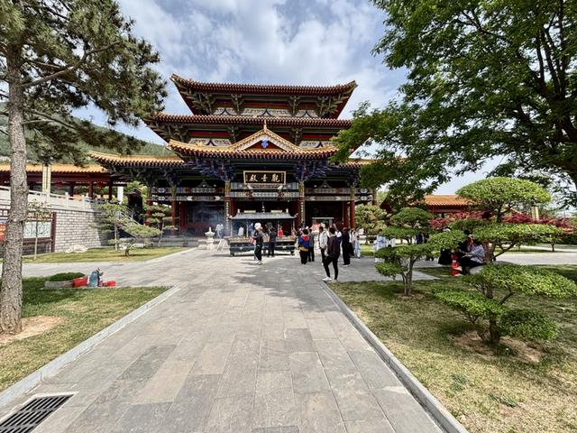 游览青州市知名景点龙兴寺