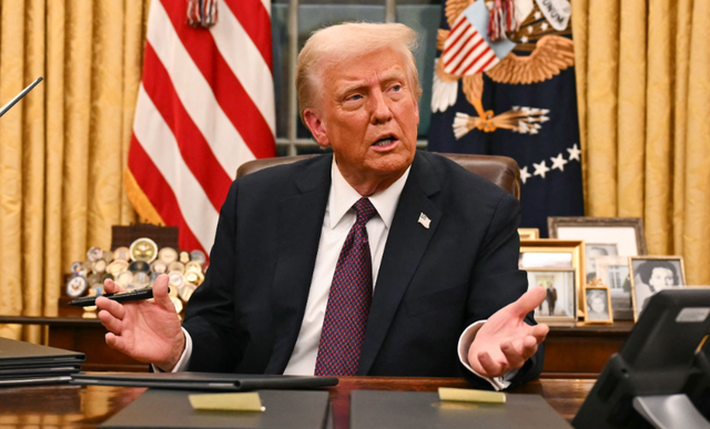 军演结束，中国001航母返航，高市赌中方不敢玩真的，结果破防了