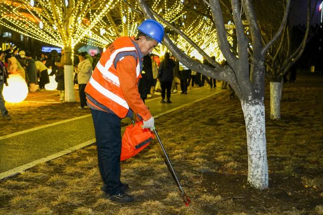 这么亮,那么美,泰达街在人潮中守住元宵夜繁华