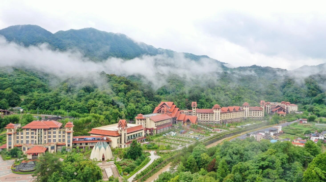 假期出游还要“卷”？建议来韶关神仙山林“森呼吸”