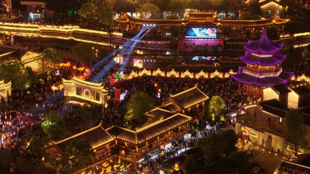 连城:暑期文旅推陈出新 消费市场活力十足