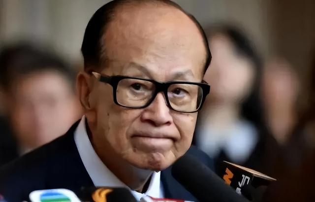 坏消息一个接一个，李嘉诚已经没有回头路，李氏家族暴亏781亿！