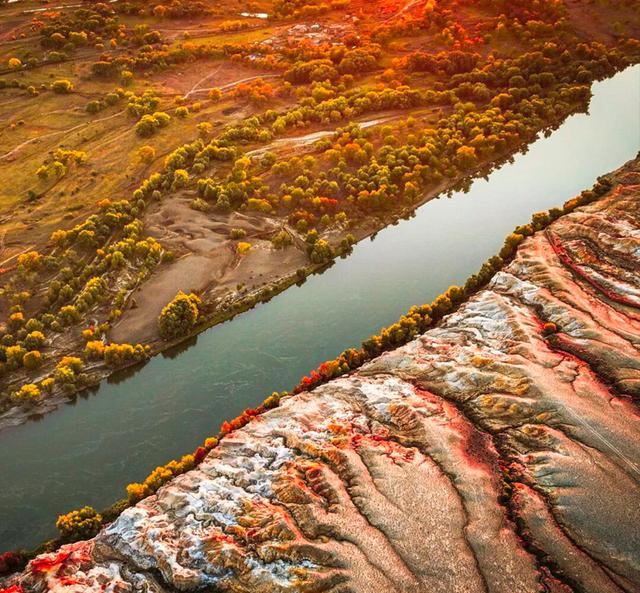 五彩山河 新疆布尔津