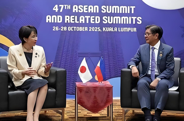 美军也来了，中日交锋之际，美舰靠近黄岩岛，与中国军舰隔空对峙