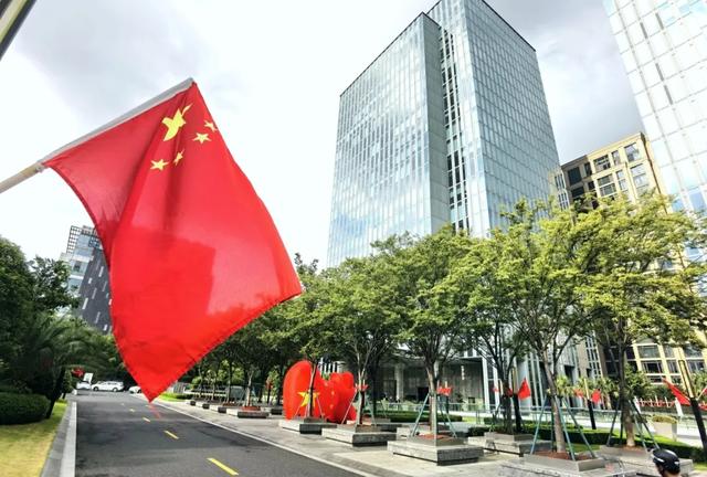 漫步拱墅，邂逅满街“中国红”！
