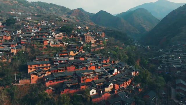 云南大理一座“避世古村”低调藏富贵，位于海拔1700多米的山中