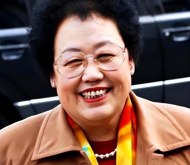 身价百亿	，坐拥北京一条街，出门私人飞机，京圈顶级富婆天团来了