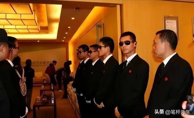 出门有多名女秘书陪伴，非法敛财100亿，昔日首富还是付出了代价