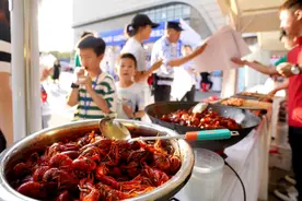 贪吃小龙虾肿成“悲伤蛙”？听医生讲解小龙虾的正确打开方式图片