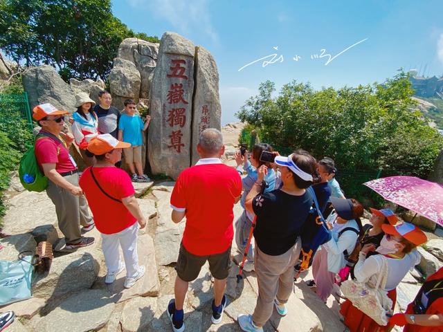 上海游客来山东游泰山，直呼：“五岳独尊”怎么没想象中那么高？