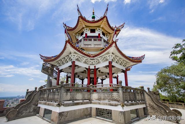 登“尊师亭”，揽西川景