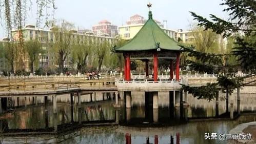 长春藏了个“小故宫”？12.5公顷园林免费逛，夜晚美景意外走红！