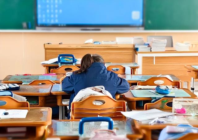 小学生大喊网络烂梗，却被几十万人点赞，背后是一场中文衰退危机