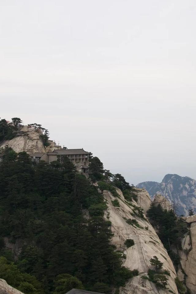去了一趟华山旅游,发了朋友圈,以为有人点赞,结果尴尬了!