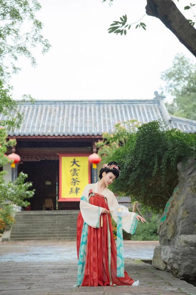 红墙绿荫，与女皇共赴一场夏日国风之约