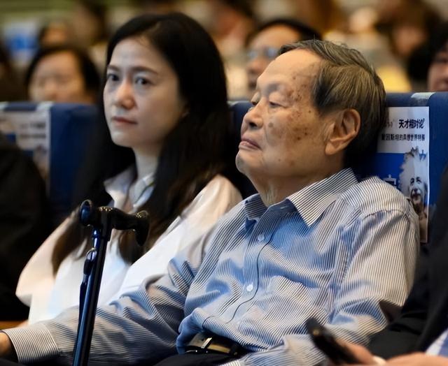杨振宁妻子翁帆自白：为了丈夫的身体，我16年来都是早睡早起