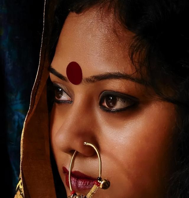 在印度，看到左边鼻子有鼻环的女性，千万不要随意搭讪！