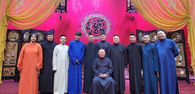 恭喜！杨威徒弟郭胜文，拜在郭德纲西河门下，有俩师父高兴坏了