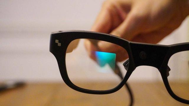 苹果AR眼镜藏大招：靠iPhone算力跑visionOS，无绳方案在路上