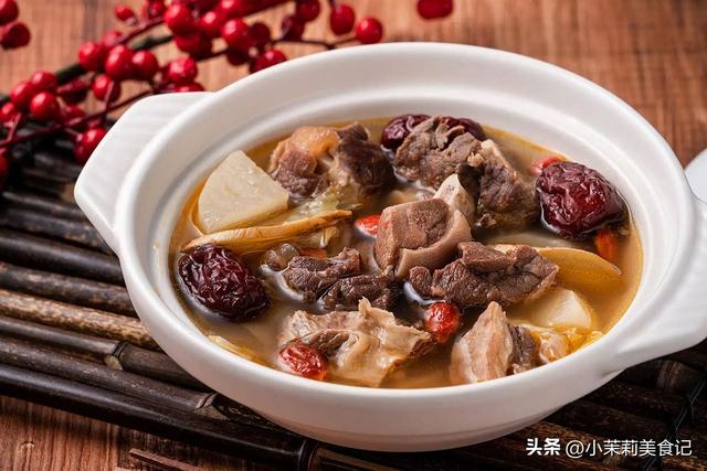 立冬在月头，过年不出手；立冬在月中，单衣就过冬，今年立冬在哪