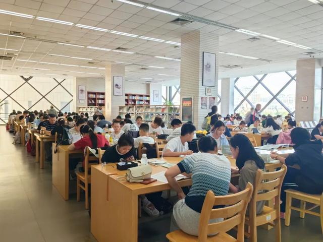 多彩滨州迎双节 文旅好礼乐不停│市图书馆双节首日书香盛宴启幕