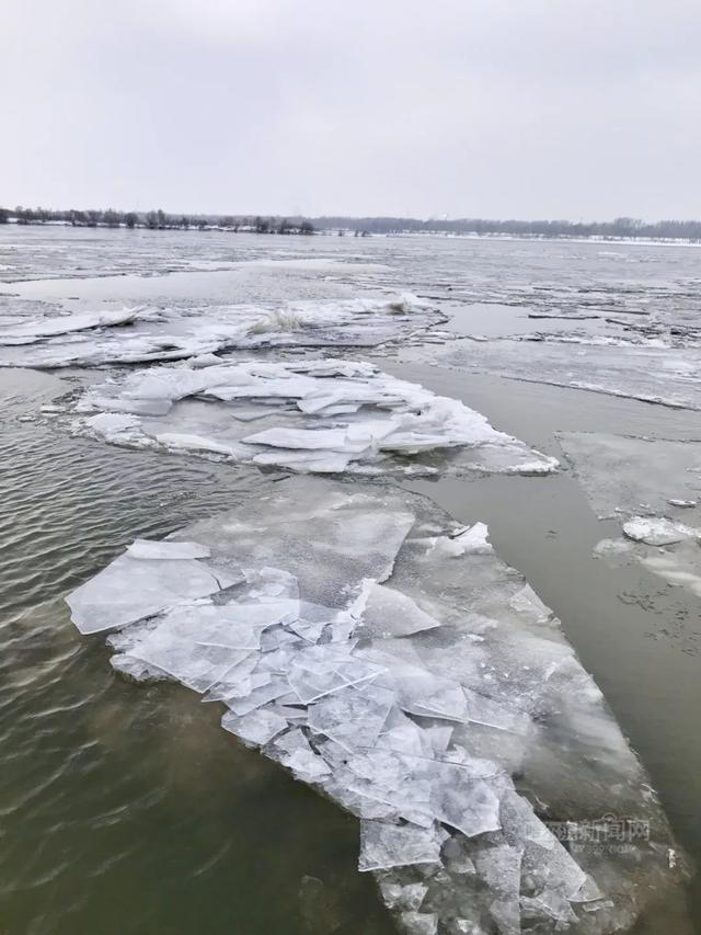 哈尔滨 4 月限定快乐：松花江跑冰排 + 早市烟火，错过等一年