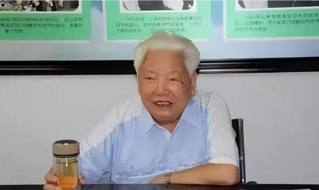 他62岁被破格提拔为湖北省委书记，死后翻出106张票据，令人泪目